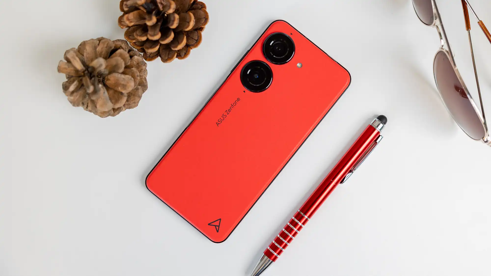 أفضل الهواتف من حيث عمر البطارية التي يمكنك شراؤها الآن 13 6. Asus Zenfone 10 – أفضل هاتف صغير