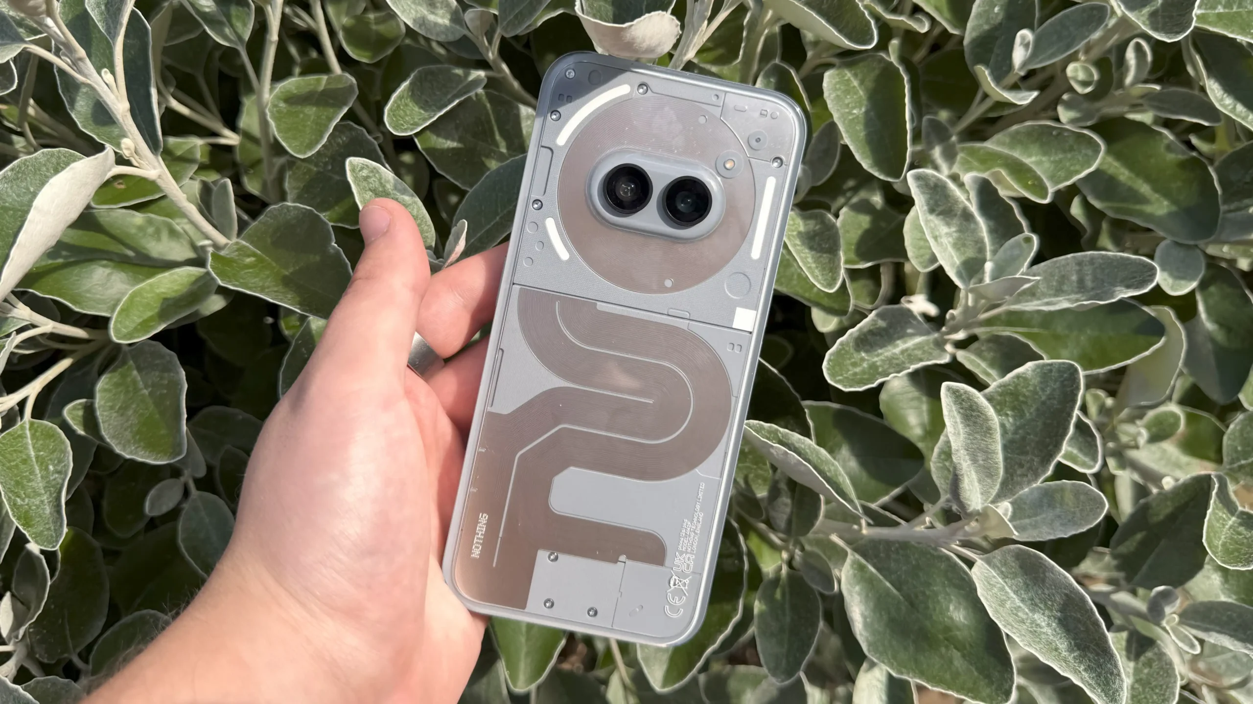 أفضل الهواتف من حيث عمر البطارية التي يمكنك شراؤها الآن 14 7. Nothing Phone (2a) Plus – أفضل هاتف من الفئة المتوسطة