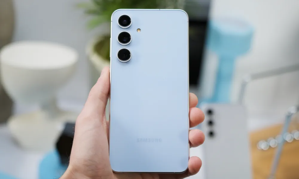 لقد استخدمت هاتف Samsung Galaxy S24 FE. إليك ما يجب أن تعرفه عن هذا الهاتف الذكي الذي يبلغ سعره 650 دولارًا 4 مميزات Samsung Galaxy S24 FE :- · ي