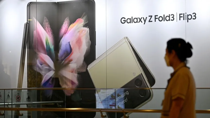 سامسونج تكافح لمنافسة الشركات الصينية في الهواتف القابلة للطي 6 سامسونج تكافح لمنافسة الشركات الصينية في الهواتف القابلة للطي.