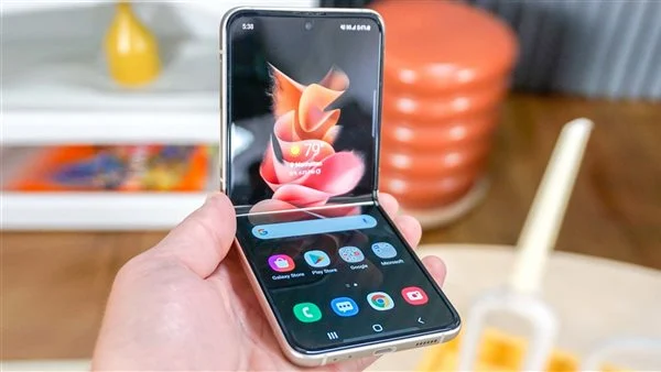 كم سعر هاتف سامسونج الي ينطوي؟ 8 كم سعر هاتف سامسونج الي ينطوي؟