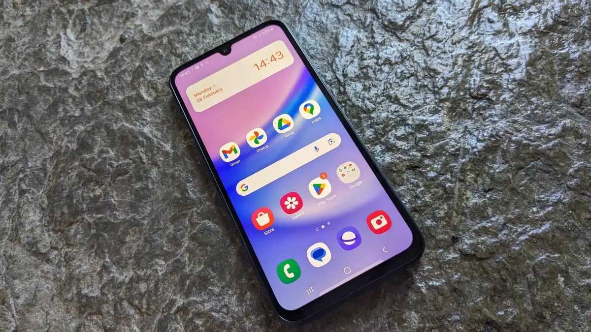 Samsung Galaxy A15 🔥 هاتف اقتصادي قوي… تجربتي للهاتف بعد 30 يوم 15 Samsung Galaxy A15 review FRONT1