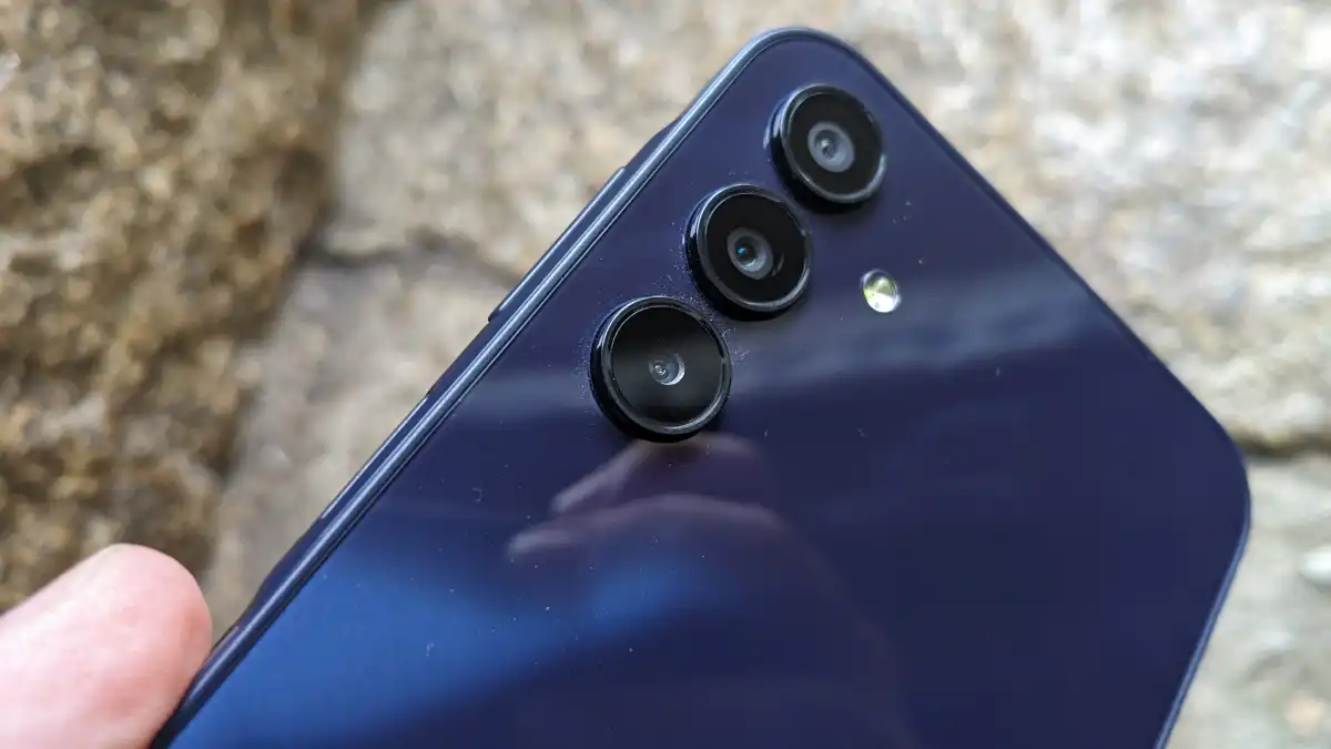 Samsung Galaxy A15 🔥 هاتف اقتصادي قوي… تجربتي للهاتف بعد 30 يوم 9 Samsung Galaxy A15 review REAR CORRECT