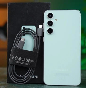 Samsung Galaxy S23 FE 🔥 الفلاجشيب الاقتصادي + السعر والمواصفات الكاملة 15 فتح علبة هاتف Samsung Galaxy S23 FE