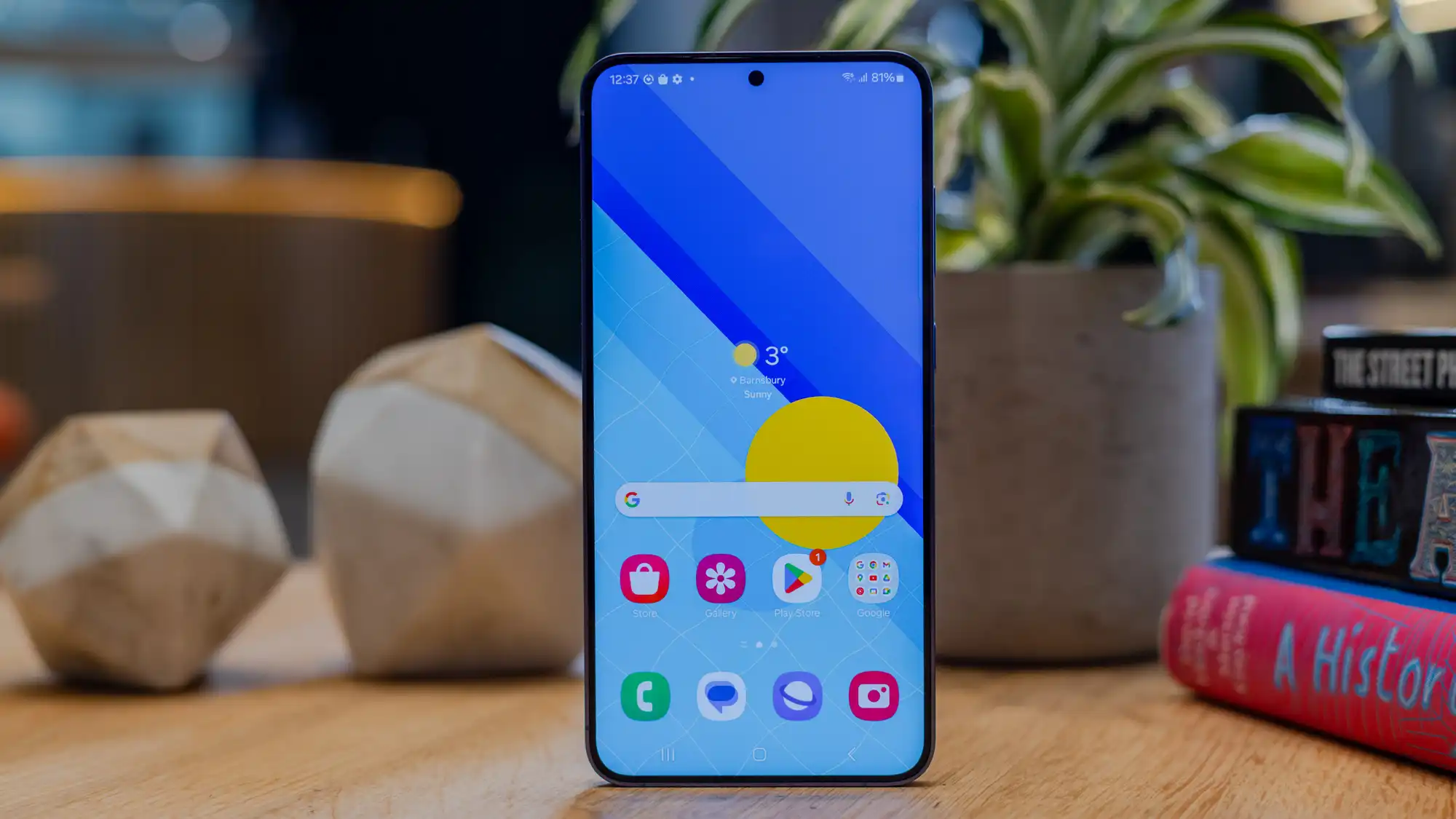 أفضل 5 هواتف أندرويد يمكنك شراؤها الآن في 2026 11 9. Samsung Galaxy S24 – هاتف رائع متعدد الاستخدامات