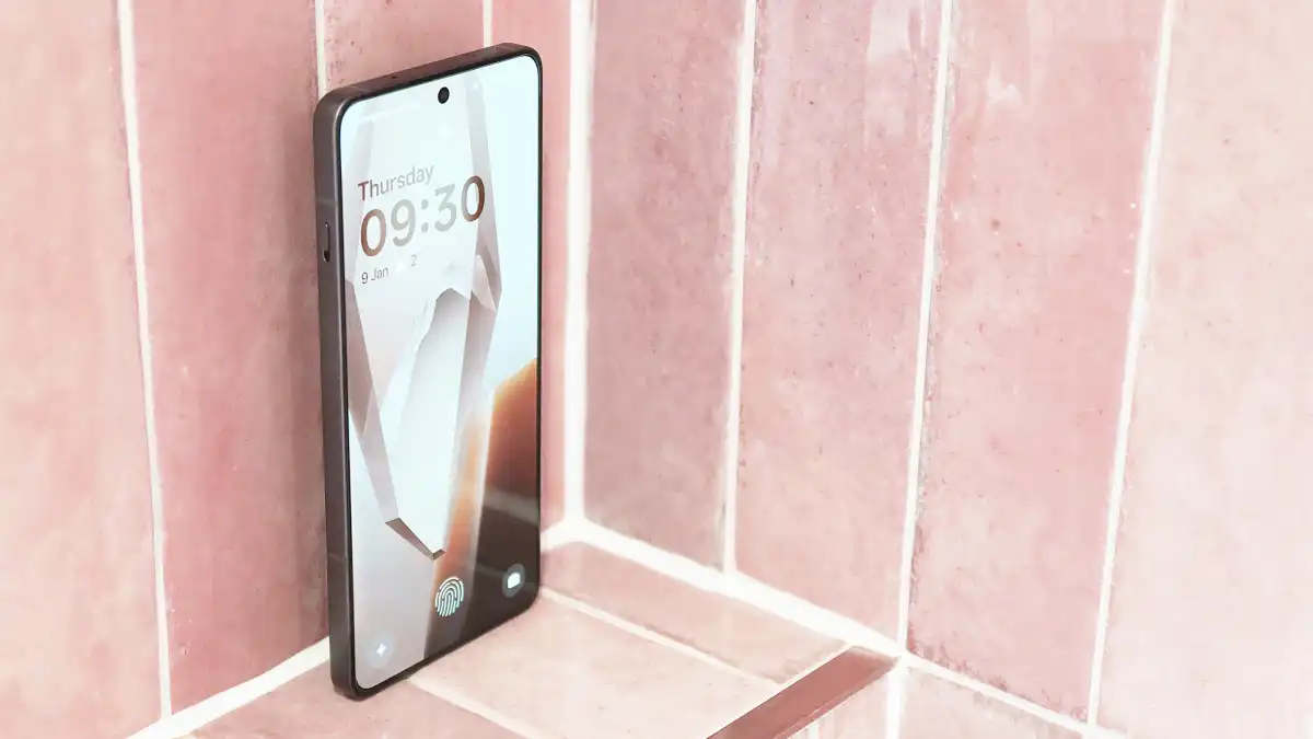 OnePlus 13R 🔥 وحش الأداء الجديد… هل يستحق لقب “العملاق”؟ 13 OnePlus 13R review bathroom shelf angled front