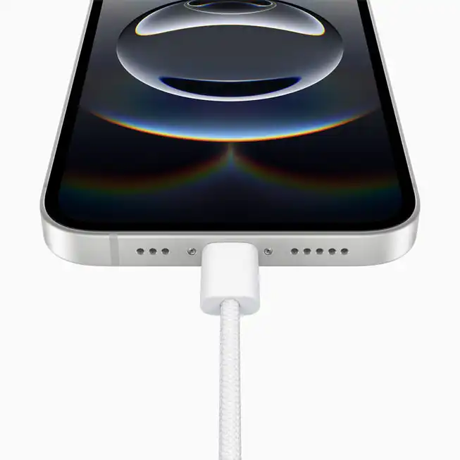 iPhone 16e: ذكاء Apple بسعر مرتفع – هل يستحق الشراء؟ 12 Apple iPhone 16e USB C 250219 inline.jpg.large