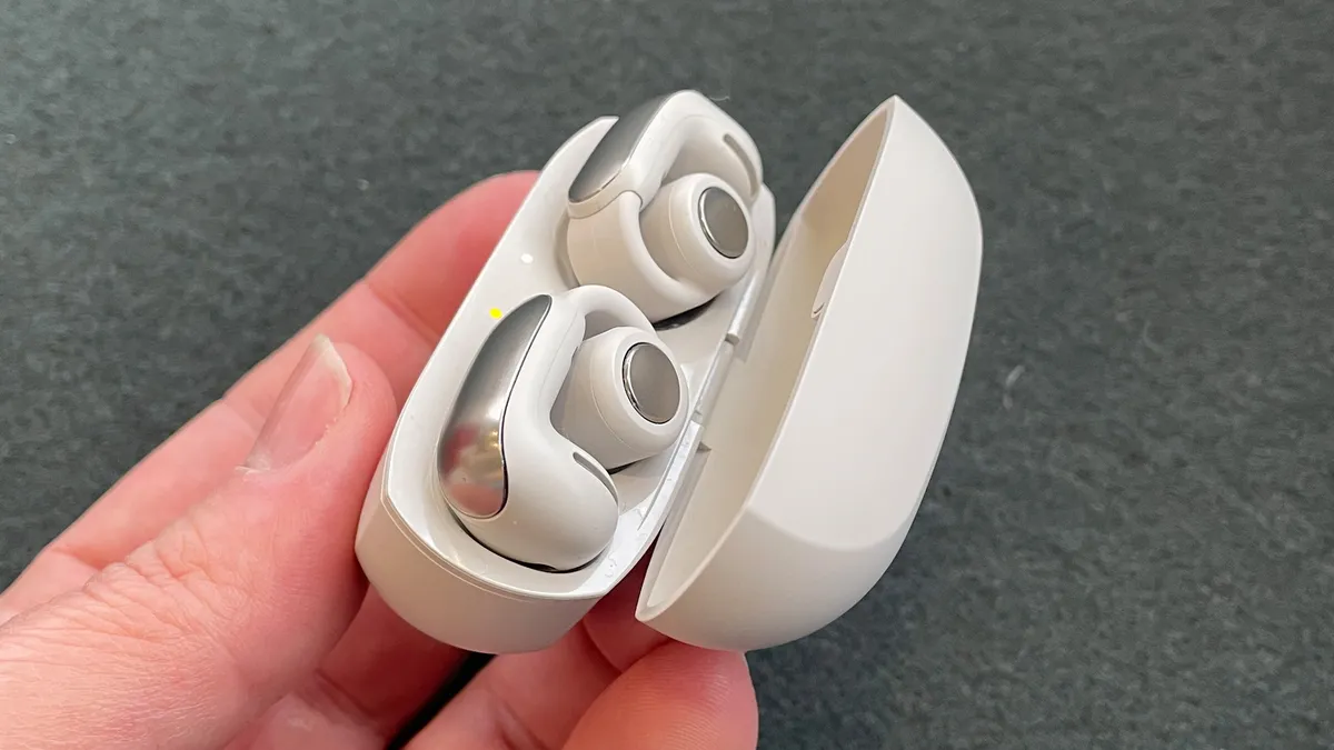 كان عام 2024 هو عام سماعات الأذن اللاسلكية "المفتوحة"، ولكن هل ستكون بمثابة تغيير جذري أم مجرد حيل؟ 6 Bose Ultra Open الميزات