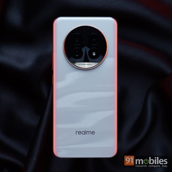 Realme 13 Pro Plus 🔥 كاميرا احترافية وسعر منافس… هل يستحق الشراء؟ 8 Realme 13 Pro review التصميم والشاشة