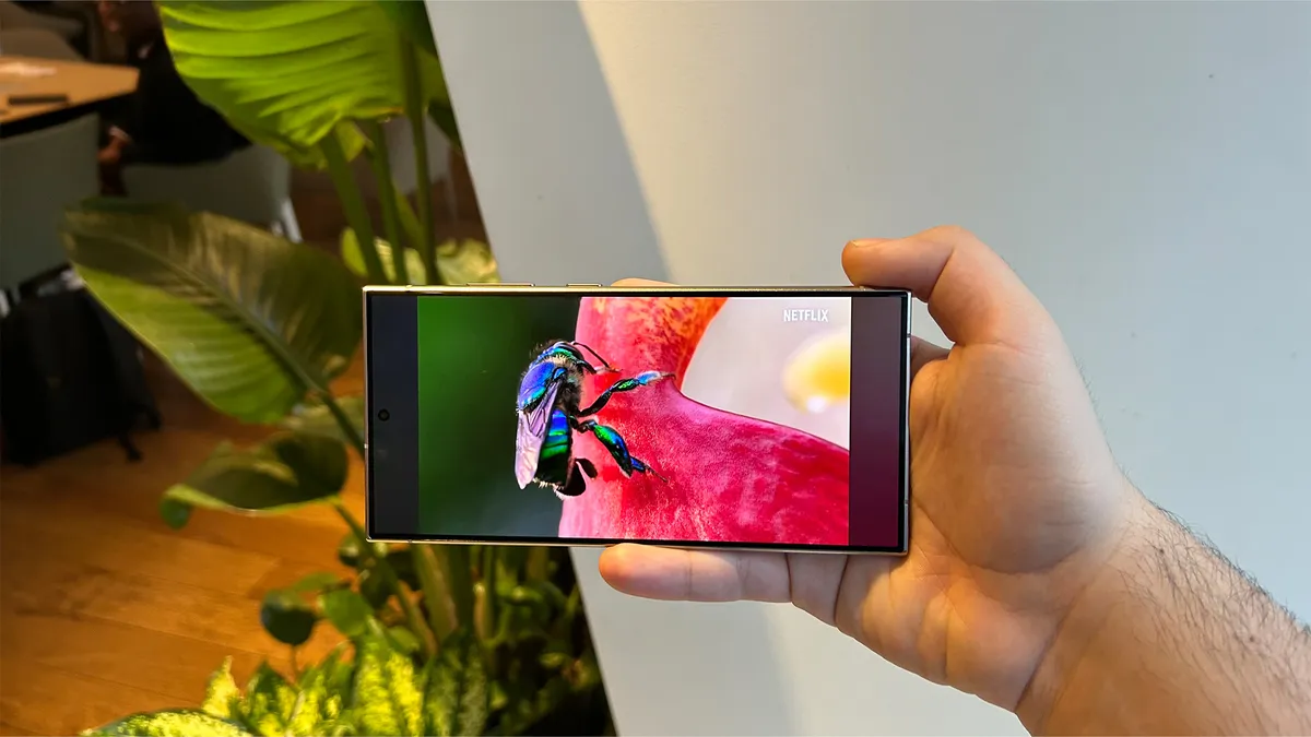 Galaxy S24 ضد S24 Ultra 🔥 الفروقات الصادمة بين النسختين! 11 Samsung Galaxy S24 vs S24 Ultra صورة