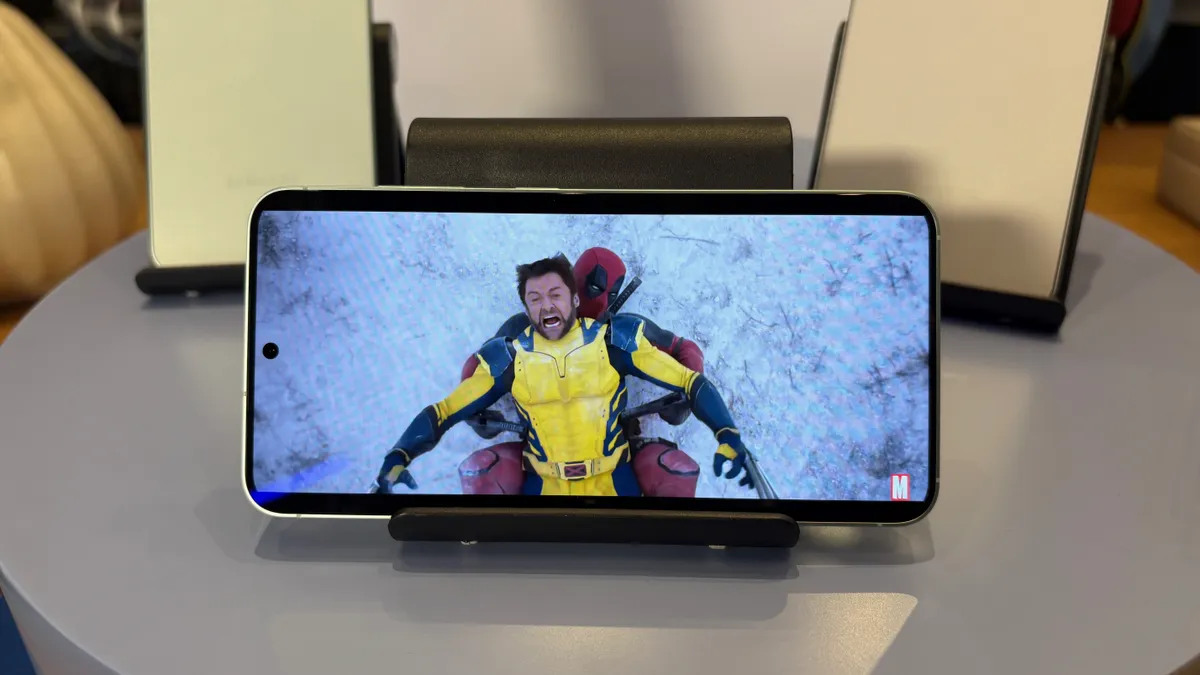 S25 Ultra ضد iPhone 16 Pro Max 🔥 من يتفوق في معركة الهواتف الرائدة؟ 11 Samsung Galaxy S25 Ultra vs iPhone 16 Pro Max الصوت