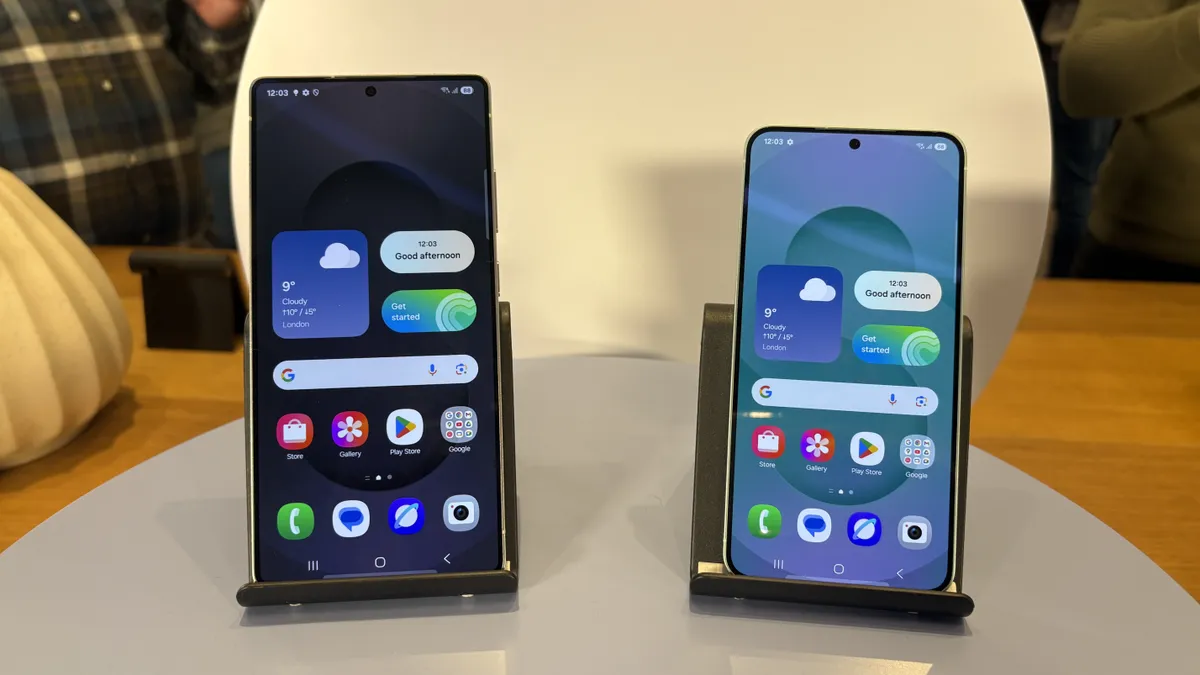 S25 ضد S24 🔥 هل الترقية تستحق أم مجرد تحديث بسيط؟ 8 Samsung Galaxy S25 vs S24 التصميم والشاشة