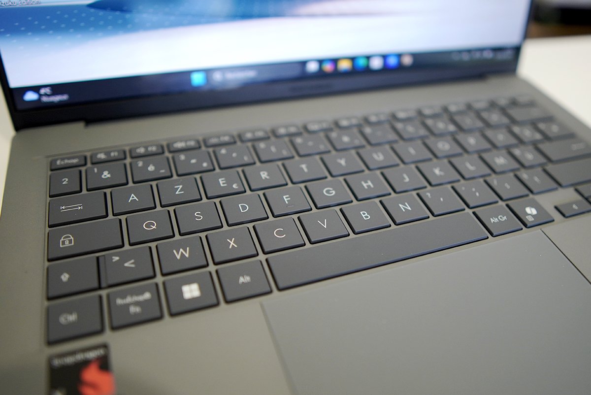 مراجعة Asus Zenbook A14: خفيف الوزن حقًا مع عمر بطارية قياسي 10 asus zenbook a14 test 05