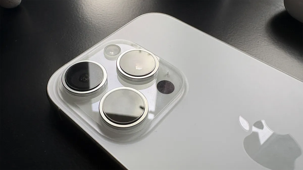 iPhone 17 🔥 كل التسريبات: السعر المتوقع، المواصفات وموعد الإطلاق 14 تخمين كاميرا iPhone 17