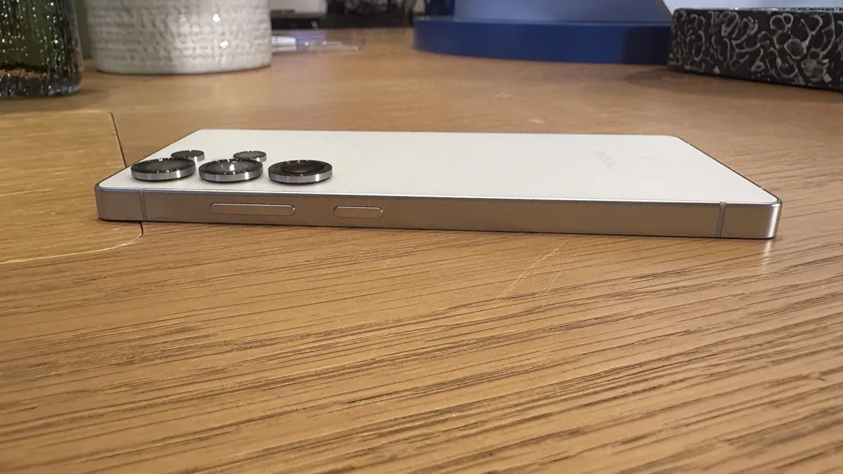 Samsung Galaxy S25 🔥 السعر والتسريبات والمواصفات الكاملة قبل الإطلاق 9 سامسونج جالكسي S25التصميم