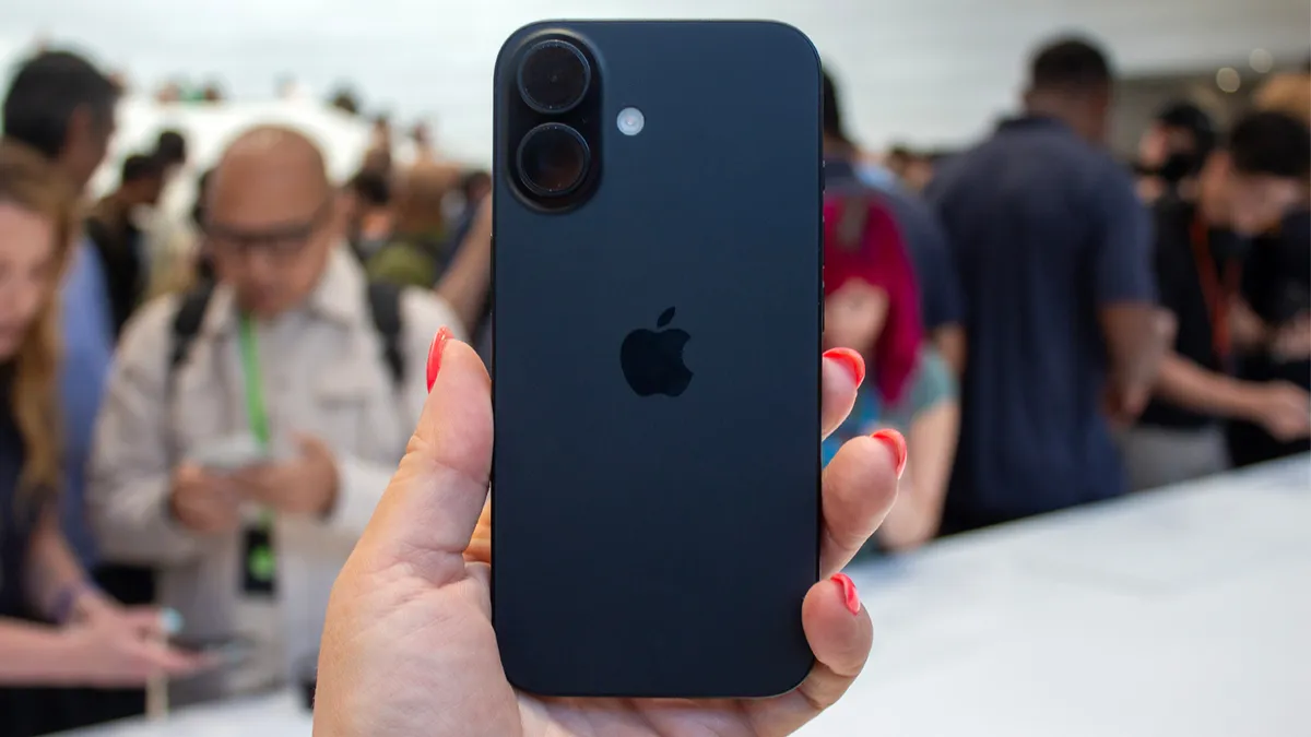 iPhone 17 🔥 كل التسريبات: السعر المتوقع، المواصفات وموعد الإطلاق 12 شائعات تصميم iPhone 17