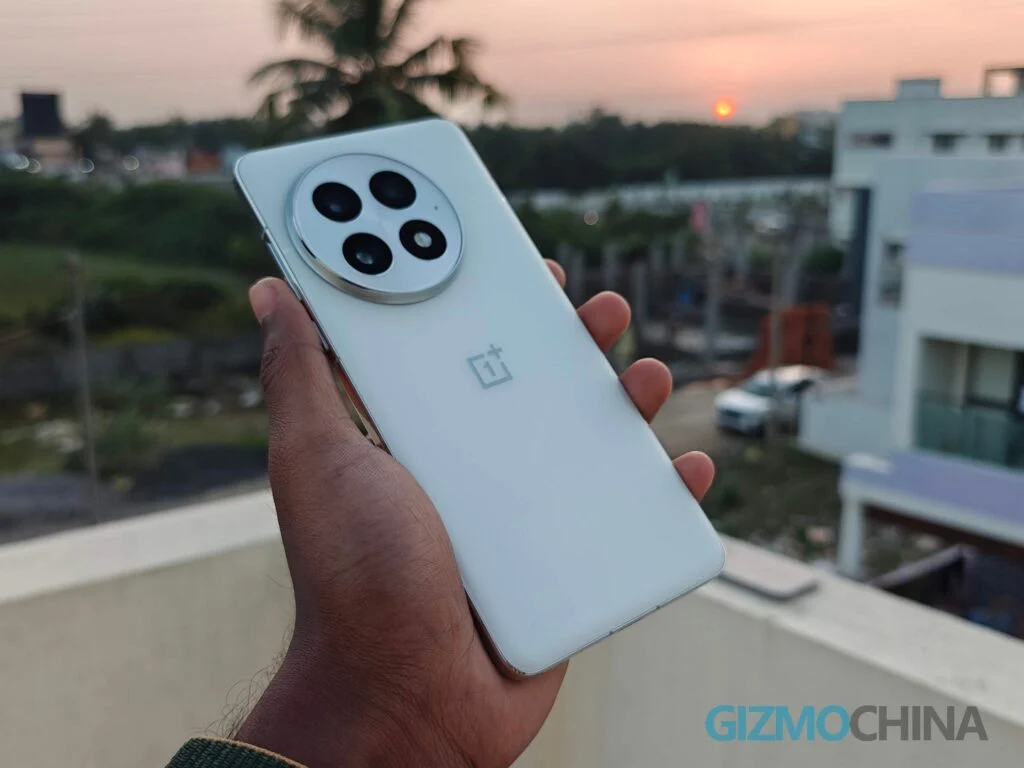 مراجعة OnePlus 13: هل يجب أن يكون هاتفك الرائد القادم؟ 14 OnePlus 13 Review GizmoChina 09 1024x768 1