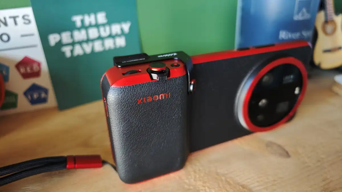 يبدو هاتف Xiaomi 15 Ultra رخيصًا تقريبًا بفضل صفقة Early Bird هذه 7 Xiaomi Photography Kit Legend Edition 2