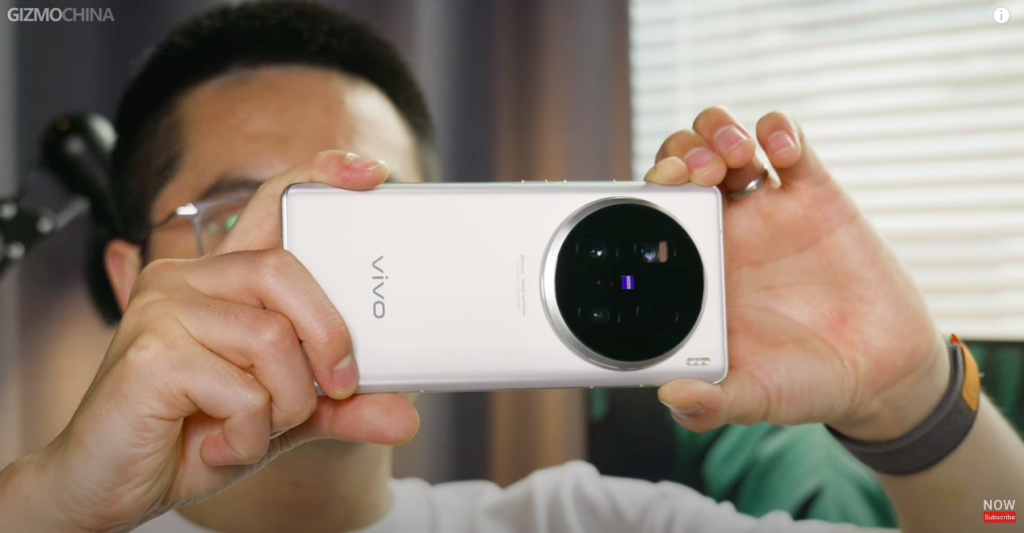 الهواتف الذكية الأربعة الأكثر ترقبًا في عام 2025 9 galaxy s24 ultra vs vivo x100 ultra 1024x533 1