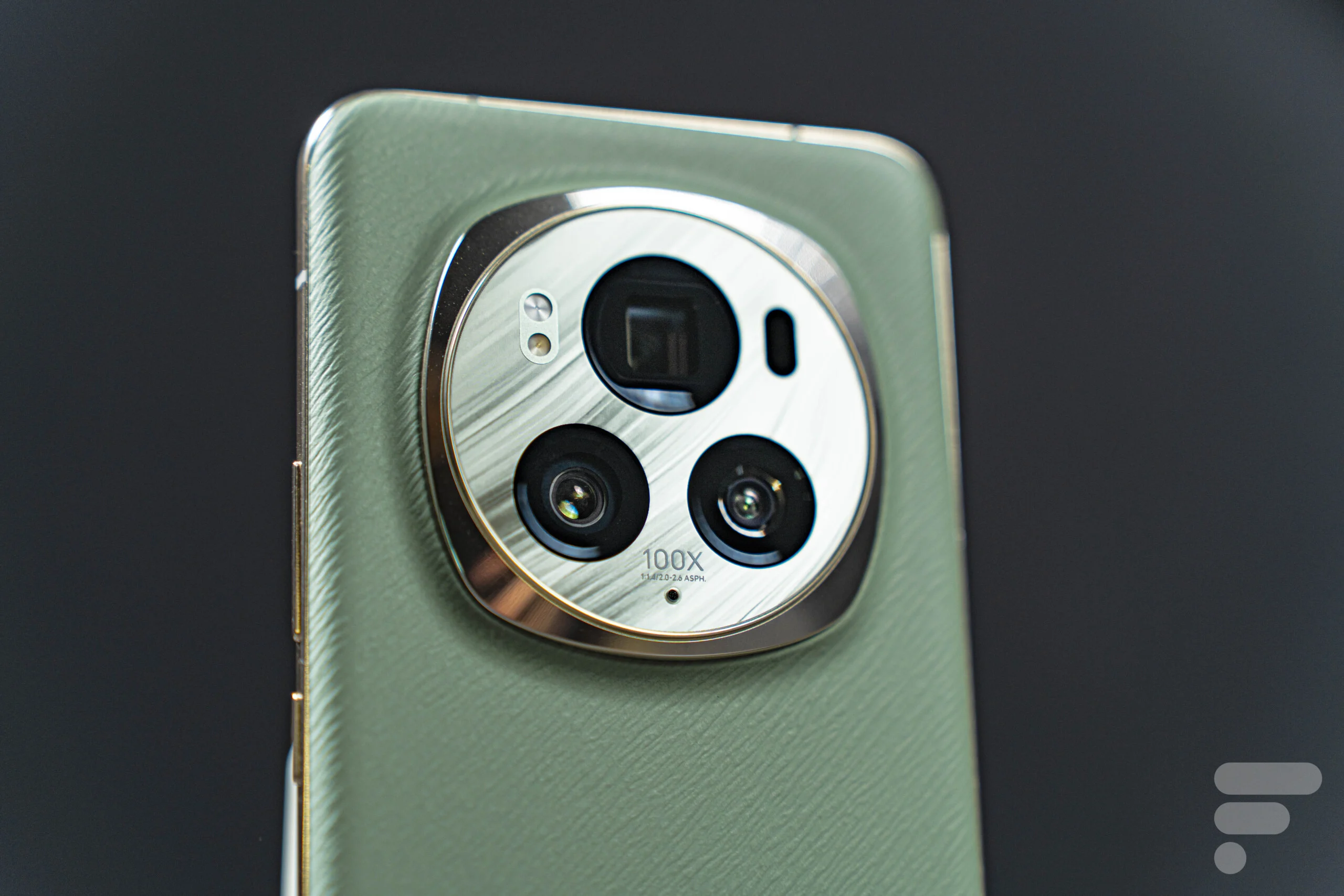 OPPO Find X8 Pro ضد Honor Magic 6 Pro: أي هاتف متميز تختار؟ 7 honor magic 6 pro 1 scaled 1