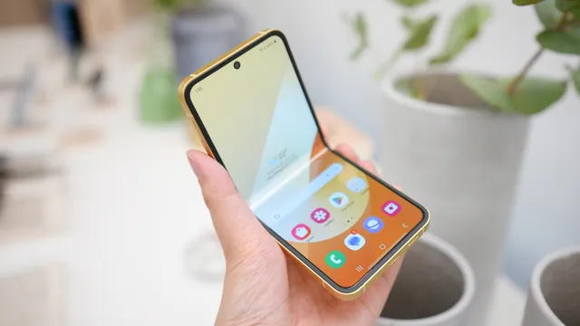 أفضل الهواتف القابلة للطي التي يمكنك شراؤها: سامسونج وموتورولا والمزيد 9 سامسونج جالاكسي زد فليب 6