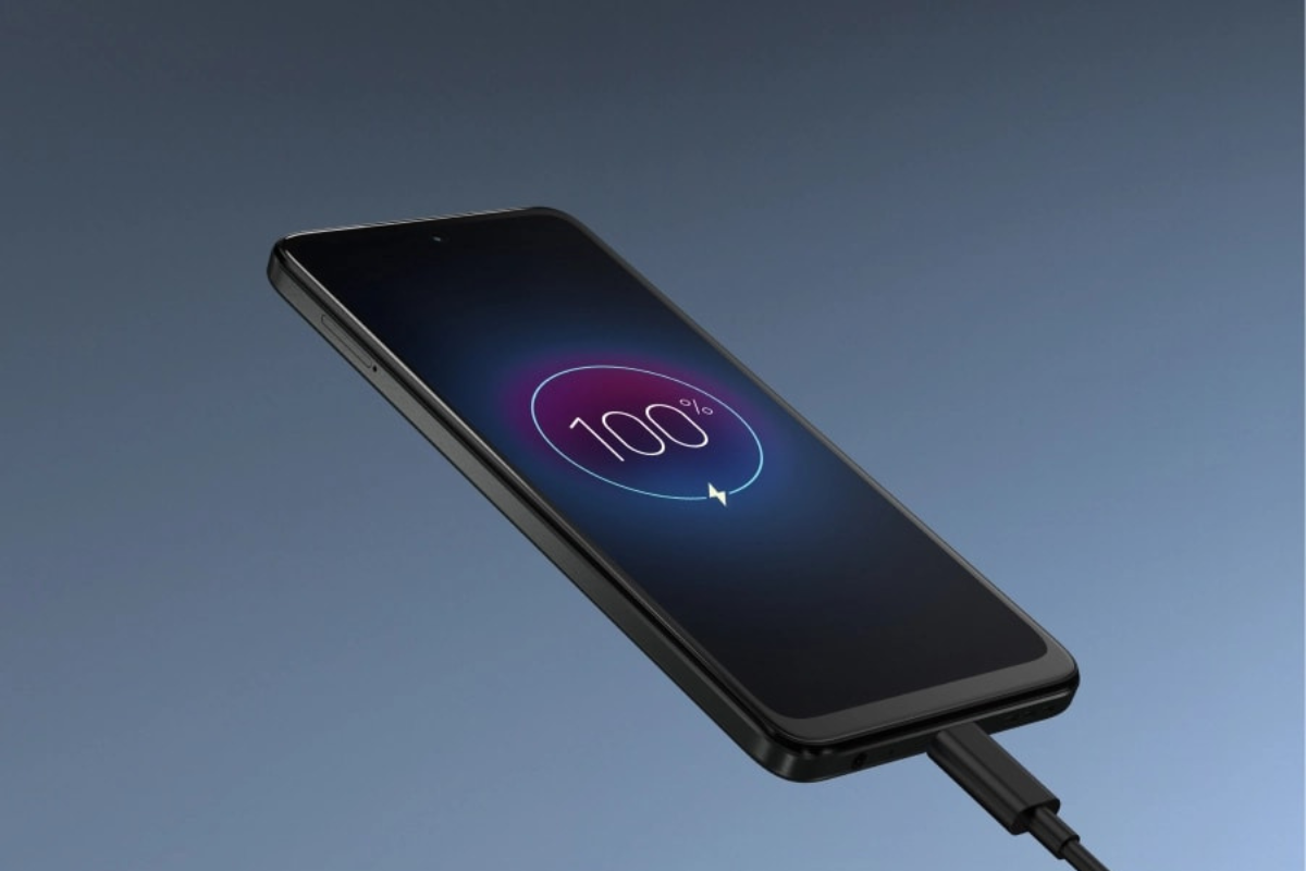 Moto G Stylus 5G (2024) مقابل Moto G 5G (2025): أيهما يقدم قيمة أفضل مقابل أموالك؟ 12 Moto G 5G 2025 charging