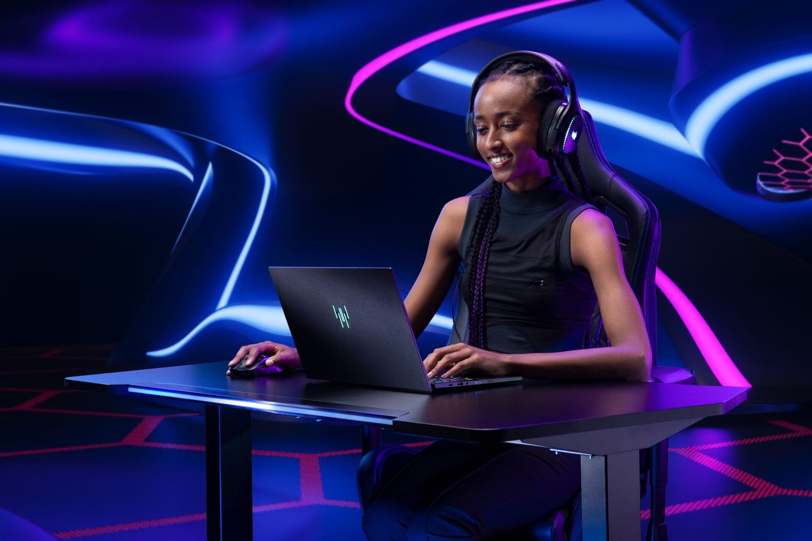 تم إطلاق Acer Predator Triton 14 AI مع تبريد الجرافين وشاشة OLED تعمل باللمس ودعم القلم وRTX 5070 9 PREDATOR TRITON 14 AI PT14 52T lifestyle 01 1920x1280 1