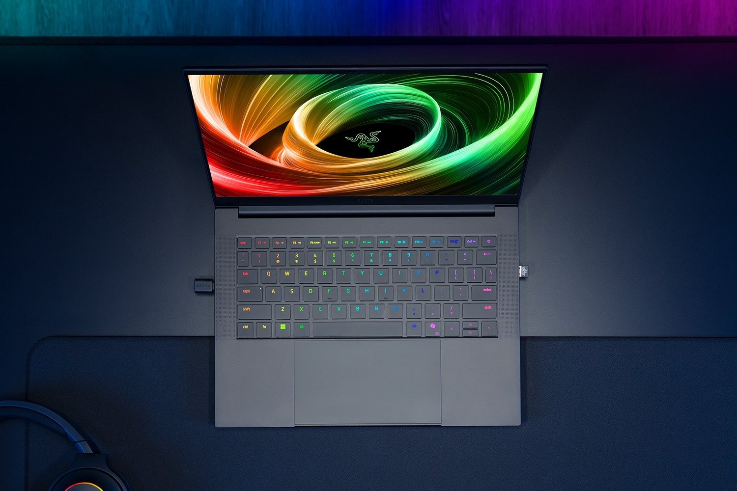 تم إطلاق Razer Blade 14 (2025) باعتباره أنحف كمبيوتر محمول للألعاب مقاس 14 بوصة مع RTX 5070 وRyzen AI 9 8 httpsmedias p1.phoenix.razer .com 1