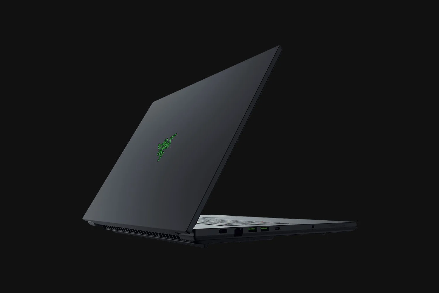 يتيح لك Razer Blade 18 مع RTX 5090 التبديل بين الألعاب بدقة 4K بمعدل تحديث 240 هرتز ودقة FHD بمعدل تحديث 440 هرتز 9 يتيح لك Razer Blade 18 مع RTX 5090