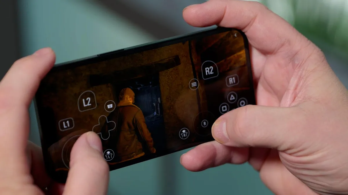 iPhone 16E مقابل iPhone 15 Pro: بدائل بأسعار معقولة لـ iPhone 16 10 16e sb v2 00 03 20 04 still015