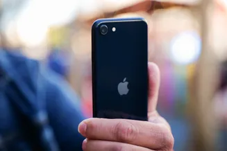 أفضل هاتف صغير للشراء في عام 2025 8 iphone se 2022 008