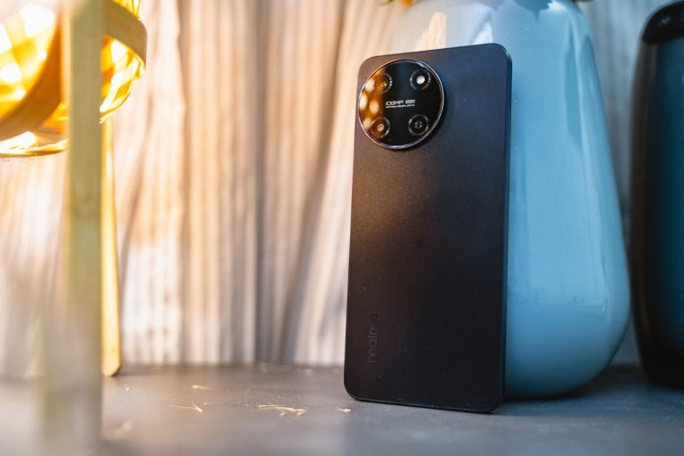 Realme 11 🔥 مراجعة كاملة: الأداء والسعر والكاميرا وهل يستحق الشراء؟ 18 Realme 11 6 768x512 1