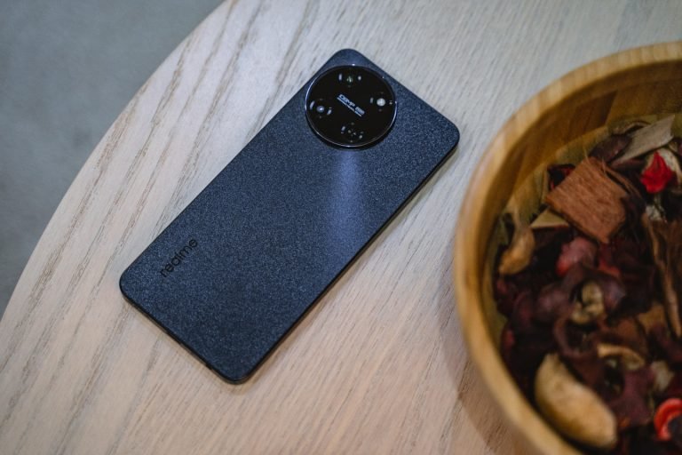 Realme 11 🔥 مراجعة كاملة: الأداء والسعر والكاميرا وهل يستحق الشراء؟ 8 Realme 11 8 768x512 1