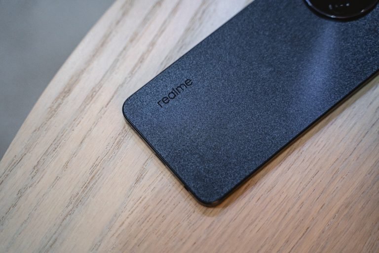 Realme 11 🔥 مراجعة كاملة: الأداء والسعر والكاميرا وهل يستحق الشراء؟ 12 Realme 11 9 768x512 1