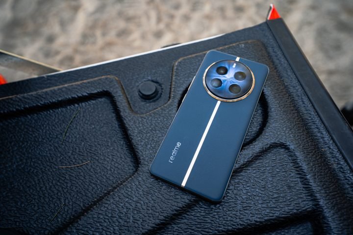 Realme 12 Pro Plus 🔥 مراجعة كاملة: التصميم الفخم والكاميرا القوية وهل يستحق الشراء؟ 9 Realme 12 Pro 5G 1