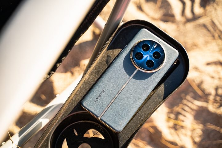 Realme 12 Pro Plus 🔥 مراجعة كاملة: التصميم الفخم والكاميرا القوية وهل يستحق الشراء؟ 20 Realme 12 Pro 5G 11