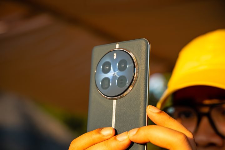 Realme 12 Pro Plus 🔥 مراجعة كاملة: التصميم الفخم والكاميرا القوية وهل يستحق الشراء؟ 19 Realme 12 Pro 5G 14