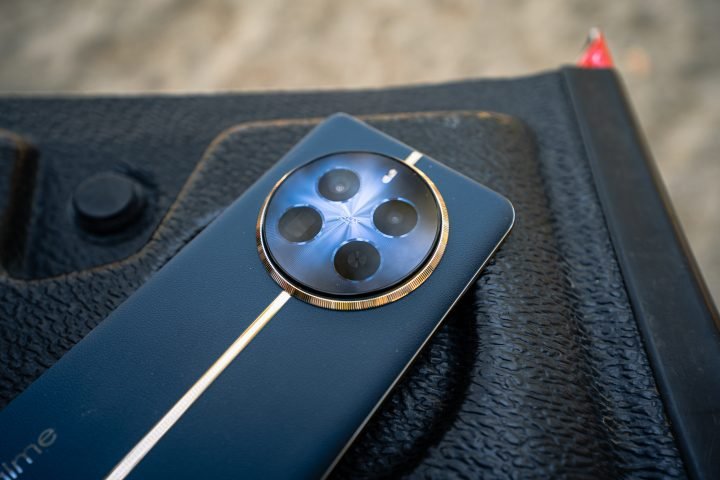 Realme 12 Pro Plus 🔥 مراجعة كاملة: التصميم الفخم والكاميرا القوية وهل يستحق الشراء؟ 11 Realme 12 Pro 5G 2