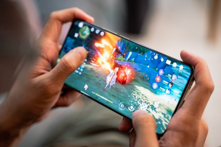 Realme 12 Pro Plus 🔥 مراجعة كاملة: التصميم الفخم والكاميرا القوية وهل يستحق الشراء؟ 24 Realme 12 Pro 5G 21 768x512 1