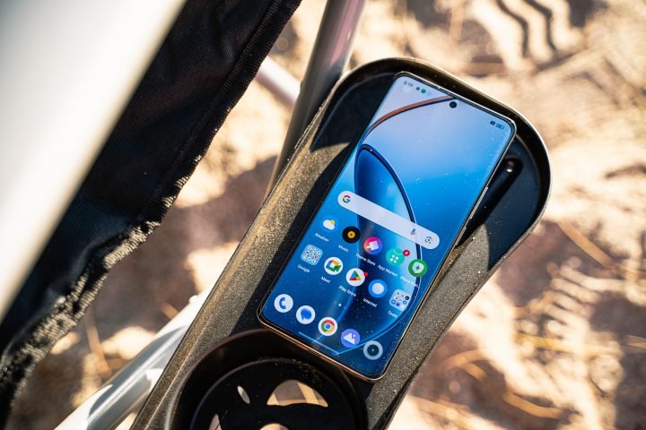 Realme 12 Pro Plus 🔥 مراجعة كاملة: التصميم الفخم والكاميرا القوية وهل يستحق الشراء؟ 15 Realme 12 Pro 5G 7