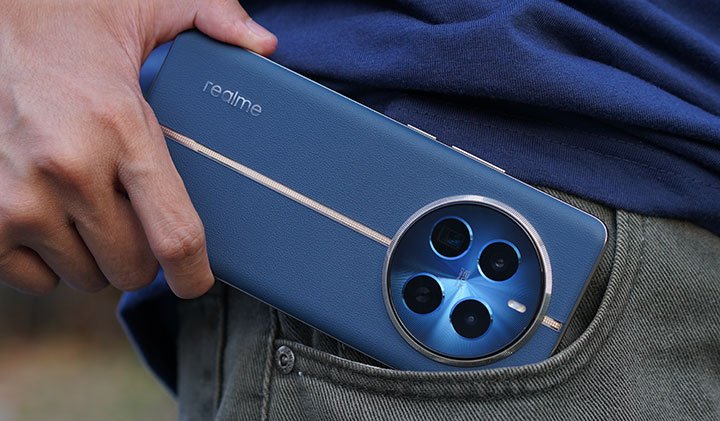 Realme 12 Pro Plus 🔥 مراجعة كاملة: التصميم الفخم والكاميرا القوية وهل يستحق الشراء؟ 10 blue realme12proplus
