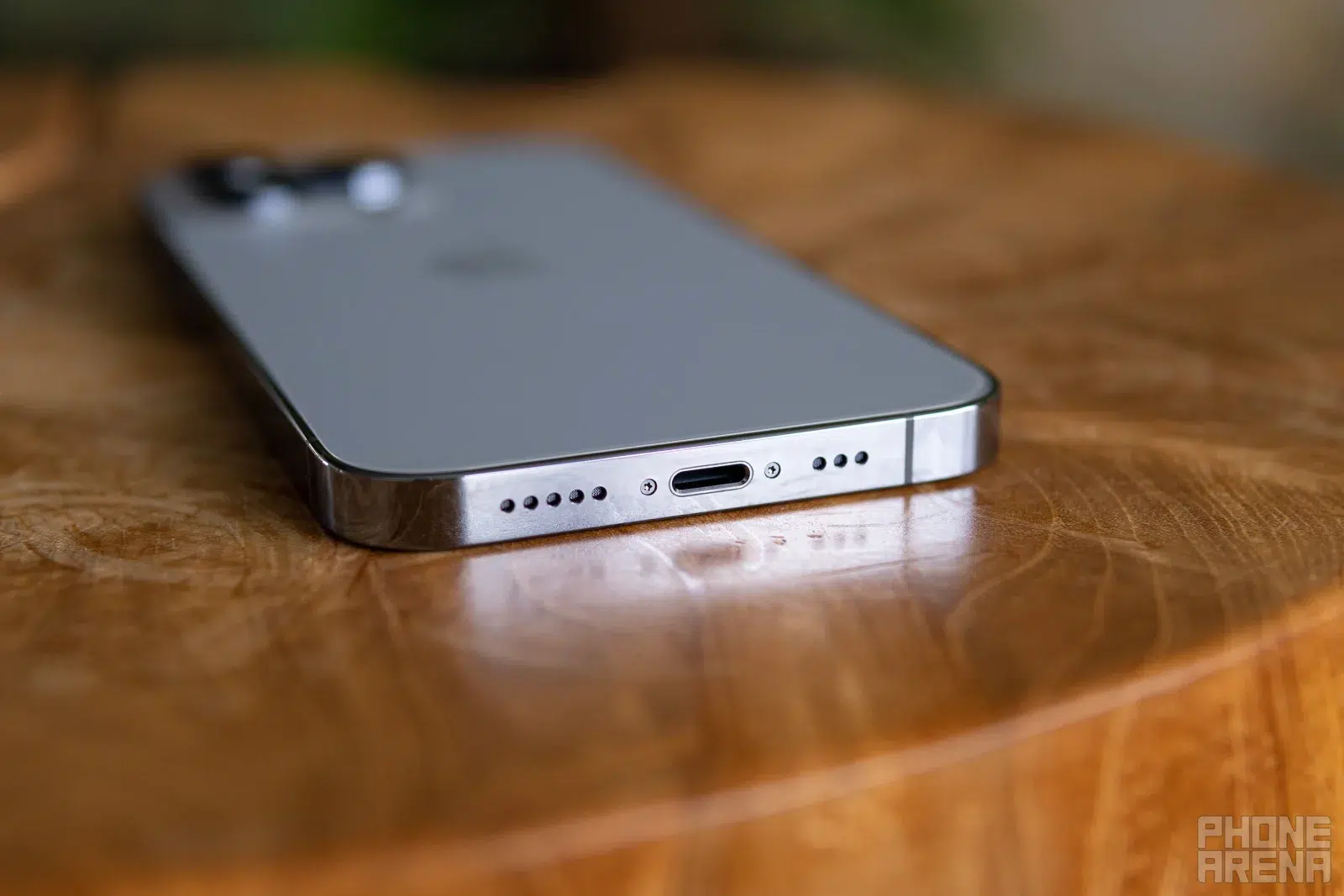 iPhone 13 Pro Max: بطل البطارية بلا منازع… هل ما زال الأفضل في 2026؟ 13 iPhone 13 Pro Lightning 1