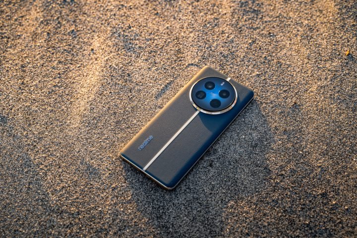 Realme 12 Pro Plus 🔥 مراجعة كاملة: التصميم الفخم والكاميرا القوية وهل يستحق الشراء؟ 8 ريلمي 12 برو بلس