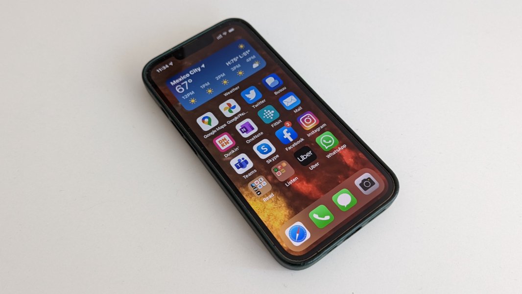 دليل الشراء الكامل لهاتف iPhone 13 : هل ما زال يستحق الشراء في 2026؟ 12 iphone13pro above