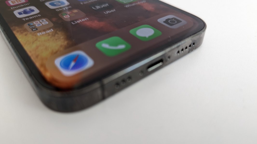 دليل الشراء الكامل لهاتف iPhone 13 : هل ما زال يستحق الشراء في 2026؟ 27 iphone13pro lightning