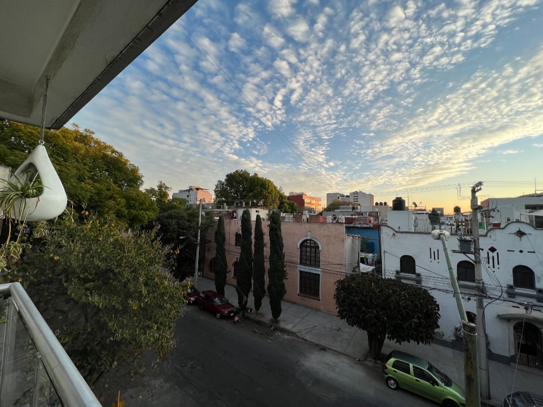 دليل الشراء الكامل لهاتف iPhone 13 : هل ما زال يستحق الشراء في 2026؟ 18 iphone13pro ultra wide distorted