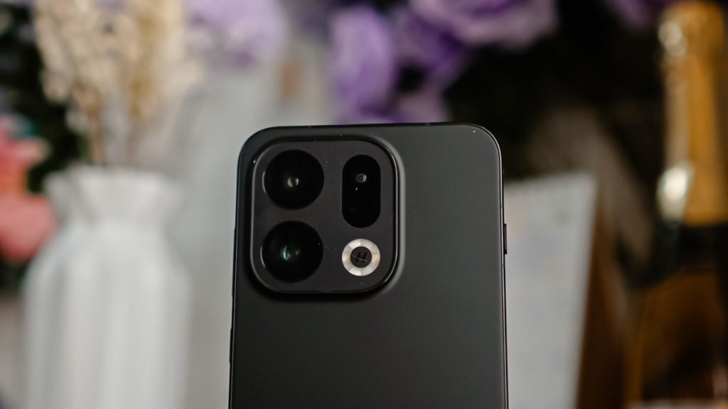 OPPO Find X9 🔥 هل يستحق الشراء + المميزات والعيوب قبل الشراء 9 gadgetmatch 20251219 oppo find x9 10 1024x576 1