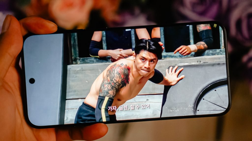 OPPO Find X9 🔥 هل يستحق الشراء + المميزات والعيوب قبل الشراء 14 gadgetmatch 20251219 oppo find x9 20 netflix physical asia 1024x576 1