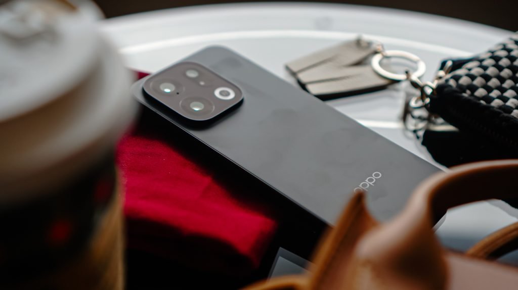 OPPO Find X9 🔥 هل يستحق الشراء + المميزات والعيوب قبل الشراء 65 gadgetmatch 20251219 oppo find x9 4 1024x574 1