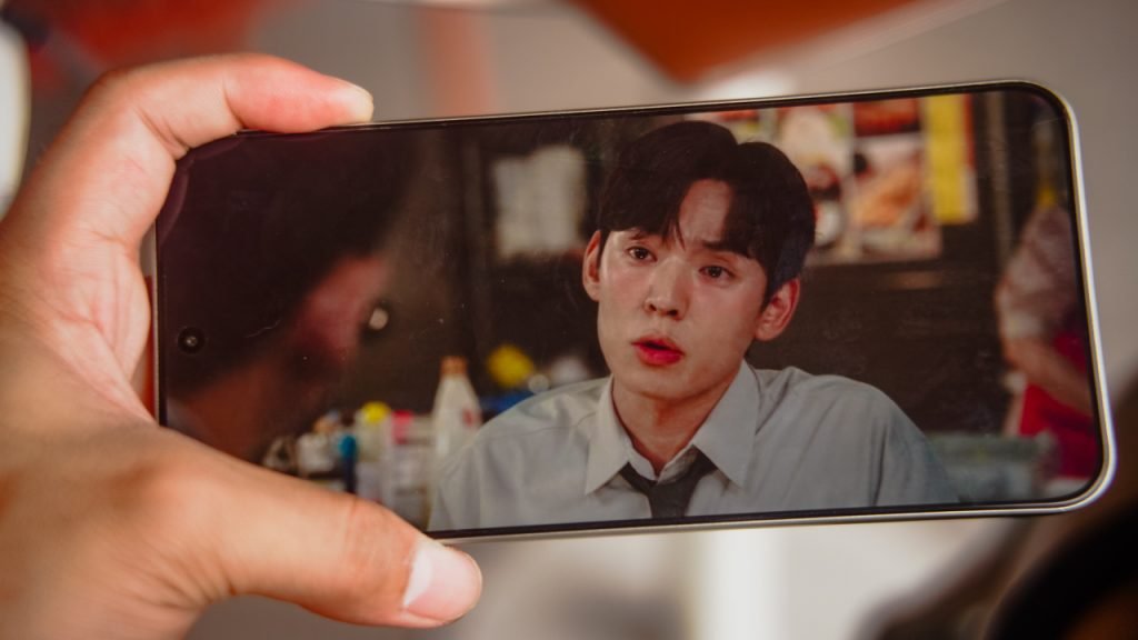 هل HONOR Magic8 Lite هو أفضل هاتف؟– مميزات وعيوب هونر ماجيك 8 لايت وهل يستحق الشراء؟ 12 gadgetmatch 20260108 honor magic 8 lite 3 1024x576 1